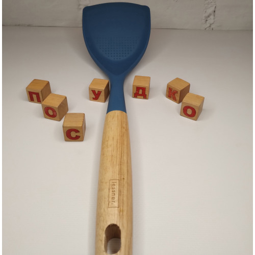  Лопатка силіконова з дерев`яною ручкою Woody blue 35 см Lessner 10294